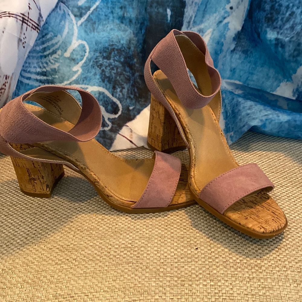 NWOT Lavender Heels with Cork